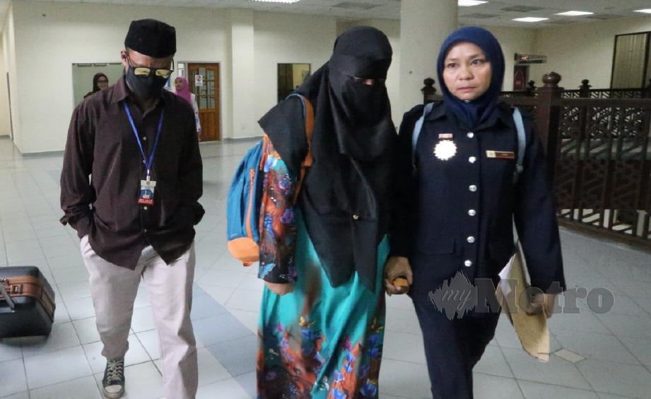 PENDAKWAAN kes pelacuran di Mahkamah Tinggi Syariah Kuala Terengganu. FOTO Imran Makhzan 