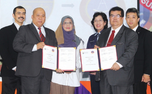  MELALUI program pemindahan teknologi dengan pelbagai pihak swasta mahupun IPT, kolej vokasional kini semakin mengorak langkah bagi melahirkan lebih ramai pelajar berkemahiran selaras memenuhi Falsafah Pendidikan Negara.