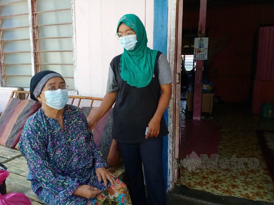 NORMA Che Man (kanan) bersama ibunya Siti Aisyah Abdul Rahim. Noorazura Abdul Rahman 