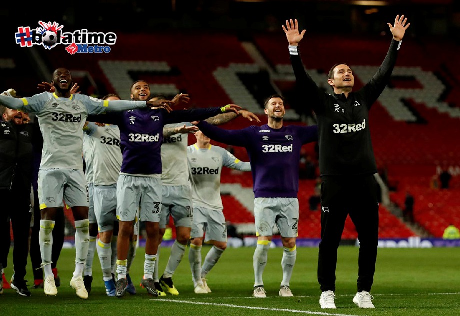 LAMPARD (kanan) meraikan kemenangan ke atas United dalam penentuan sepakan penalti. -Foto Reuters