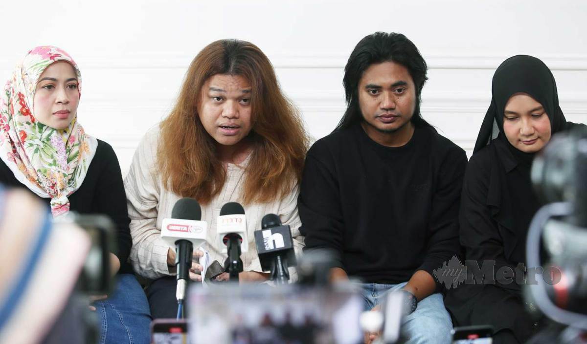 ALAN Razak (dua dari kiri) bersama Syura Badron (kiri), Lan Solo mengenai persetujuaan menyelesaikan secara baik kes saman fitnah sebanyak RM2.5 juta yang difailkan oleh Siti Nordiana. FOTO Rohanis Shukri
