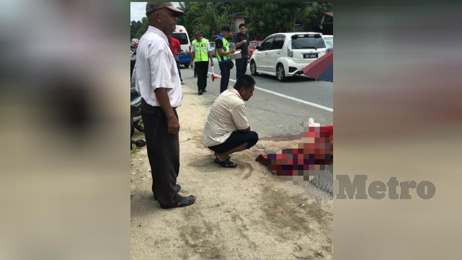 MAT Harun meninggal dunia selepas dilanggar motosikal ketika melintas jalan di Jalan Bukit Nangka, Tepoh, Kuala Nerus, hari ini. FOTO ihsan pembaca. 