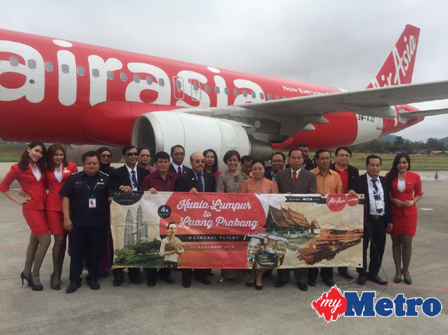 PENERBANGAN sulung AirAsia secara terus dari Kuala Lumpur ke Luang Prabang, Laos selamat tiba. FOTO Muhammad Apendy Issahak
