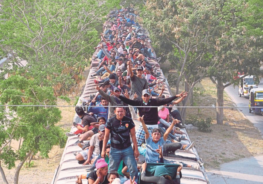 RATUSAN pelarian menaiki kereta api kargo di selatan Mexico untuk meneruskan perjalanan mereka ke Amerika Syarikat.