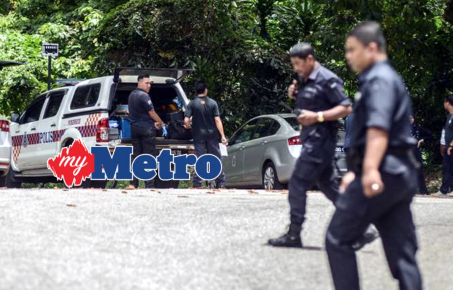 ANGGOTA polis membuat pemeriksaan dalam satu kejadian tembak di Paya Terubong, Georgetown, Pulau Pinang. FOTO Shahnaz Fazlie Shahrizal 