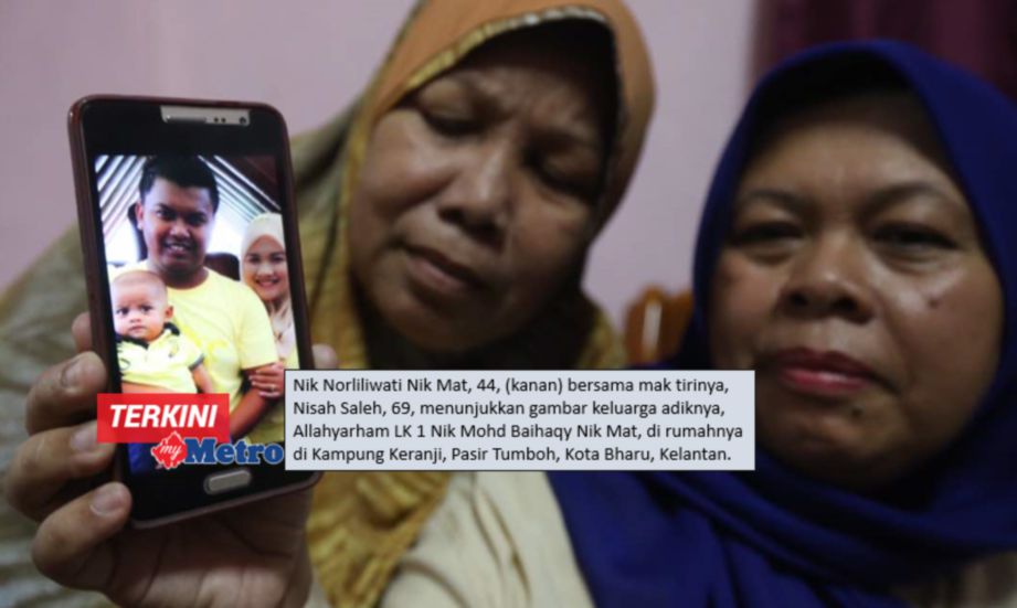 NIK Norliliwati Nik Mat, 44, (kanan) bersama mak tirinya, Nisah Saleh, 69, menunjukkan gambar keluarga adiknya, Allahyarham LK 1 Nik Mohd Baihaqy Nik Mat, di rumahnya di Kampung Keranji, Pasir Tumboh, Kota Bharu, Kelantan. FOTO Zaman Huri Isa