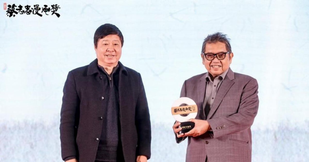 Datuk Lat terima Anugerah Cai Zhizhong Comic Prize