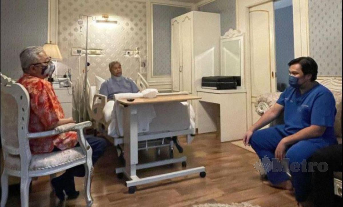 PM lawat Ahmad Zahid di hospital