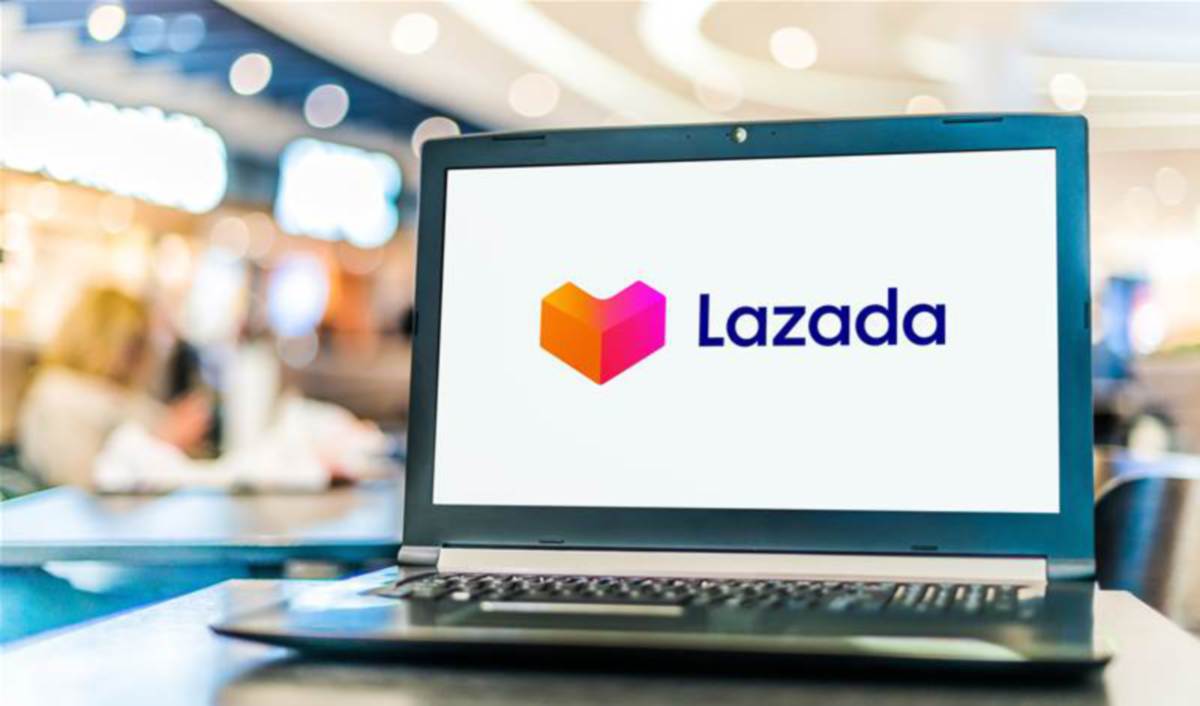 Lazada Malaysia menawarkan e-duit raya kepada pelanggan dalam kempen Tawaran Meriah Raya Jualan 5.5 Lazada.