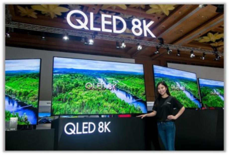 MODEL TV Samsung QLED resolusi 8K.