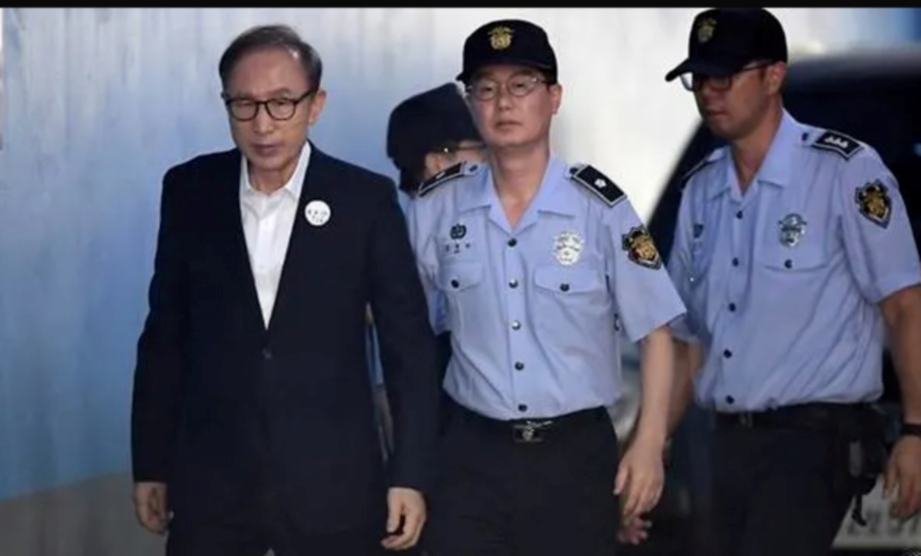 LEE Myung-bak dibebaskan atas ikat jamin selepas dijatuhkan hukuman penjara 15 tahun atas kesalahan rasuah. FOTO Agensi