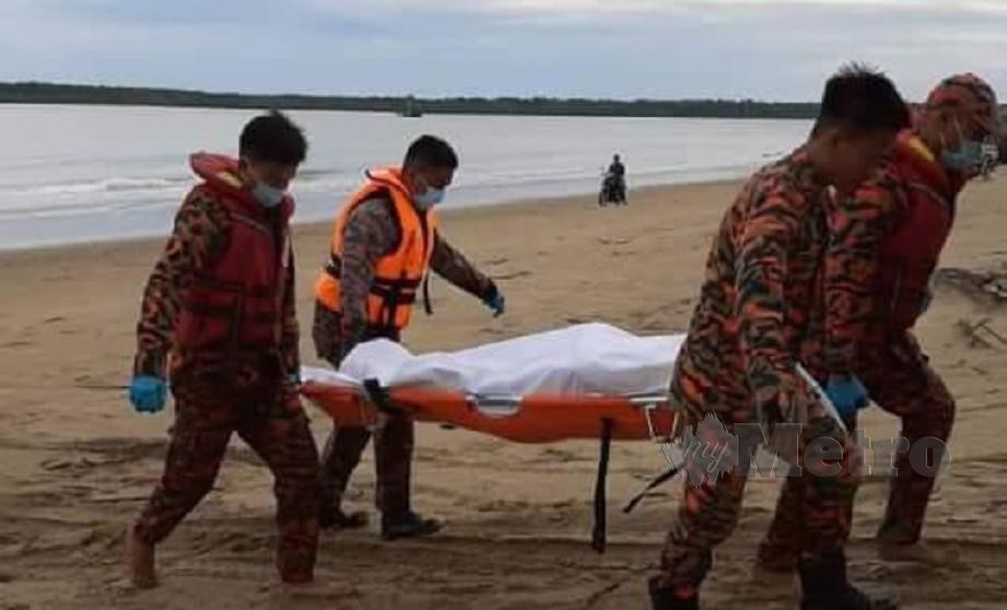 Mayat Ibrahim Abang Rasidi,52, ditemui lemas selepas bot karam di kawasan perairan Muara Pantai Belawai,Sarikei, semalam. FOTO NORSYAZWANI NASRI