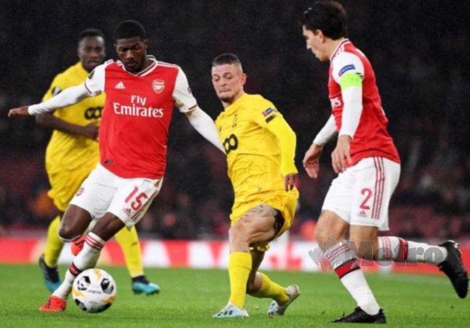 LESTIENNE (dua kanan) ketika beraksi menentang Arsenal dalam Liga Europa. — FOTO EPA