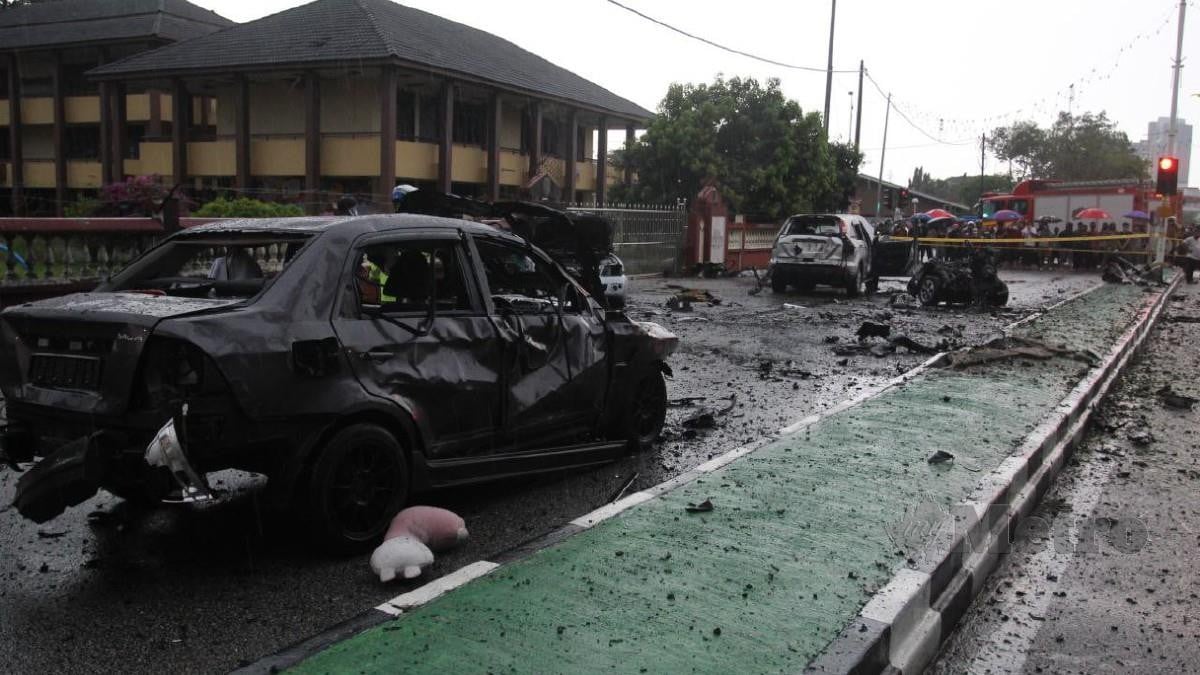 Lokasi kejadian kereta meletup di Jalan Pintu Geng, Kampung Sireh di Kota Bharu hari ini. Foto Nik Abdullah Nik Omar