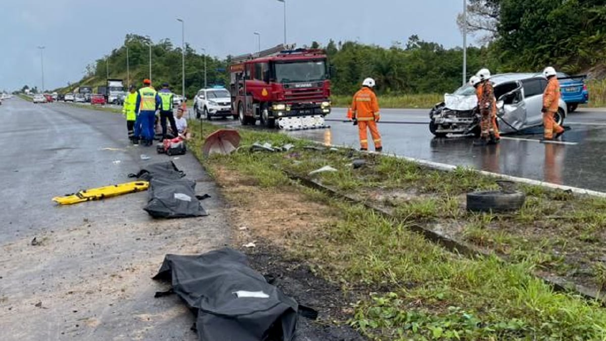 KEADAAAN di lokasi kemalangan menyebabkan lima maut di Batu 40 Jalan Sibu-Bintulu hari ini. FOTO PGO Sarawak