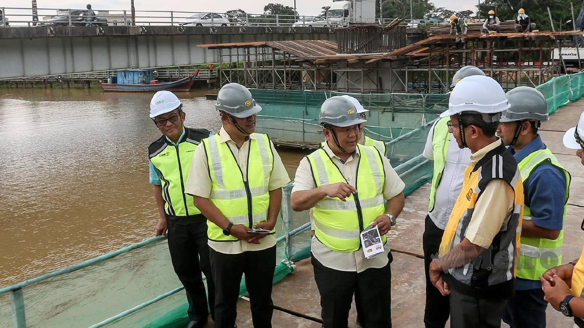 NANTA meninjau projek Menaik Taraf Jambatan FT001/724/5 Merentasi Sungai Kerian dan Pembinaan Jejambat Merentasi Persimpangan Jalan Persekutuan ke Jalan Transkrian di Nibong Tebal. FOTO Danial Saad.