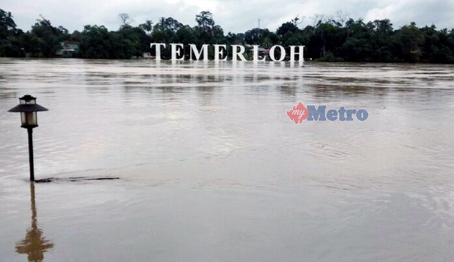 Gambar yang dirakam pembaca petang semalam, menunjukkan arca tulisan TEMERLOH yang ditenggelami banjir.