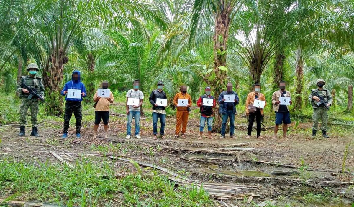 SERAMAI sembilan pati wargenagara Indonesia yang mahu meloloskan diri ke Sarawak mencari pekerjaan ditahan pihak tentera
