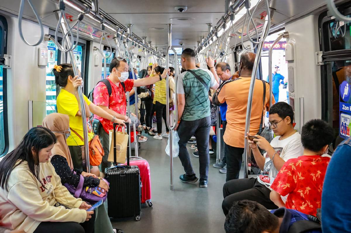 SEHINGGA Januari 2024, jumlah purata pengguna harian perkhidmatan rel transit aliran ringan (LRT), transit aliran massa (MRT) dan Monorel kendalian Rapid Rail adalah 846,007 penumpang. FOTO Arkib NSTP
