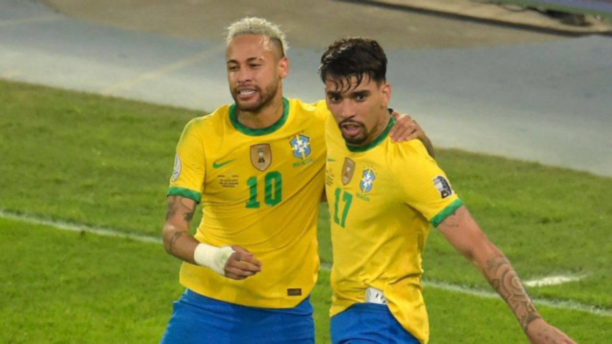 Paqueta (kanan) dan Neymar beraksi dalam skuad Brazil. FOTO Agensi