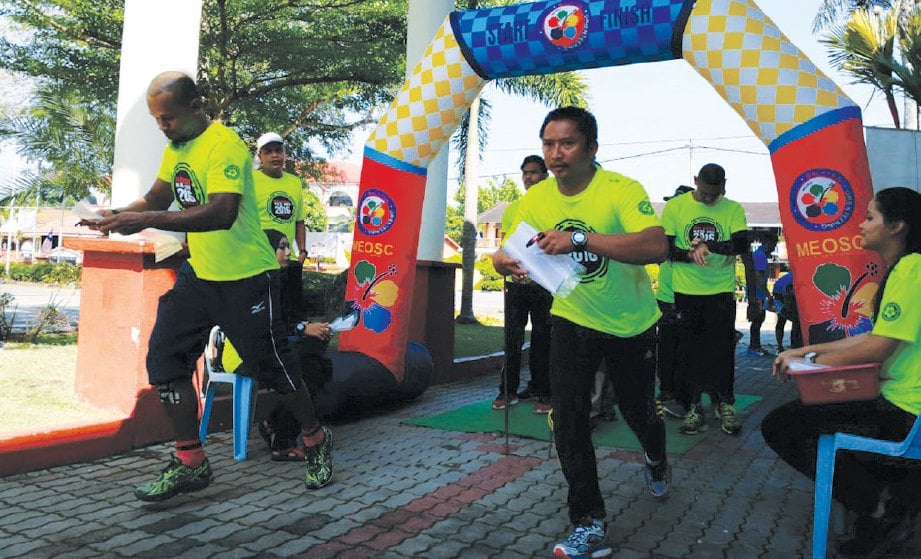 PESERTA Malaysia Maze Run Challenge bersemangat memulakan larian.