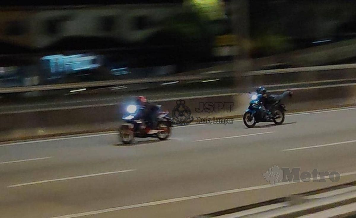 AKSI merbahaya dilakukan penunggang motosikal yang ditahan dalam Operasi Samseng Jalanan dijalankan di sekitar Kuala Lumpur pada Jumaat lalu hingga awal pagi semalam. FOTO ihsan JSPT Kuala Lumpur