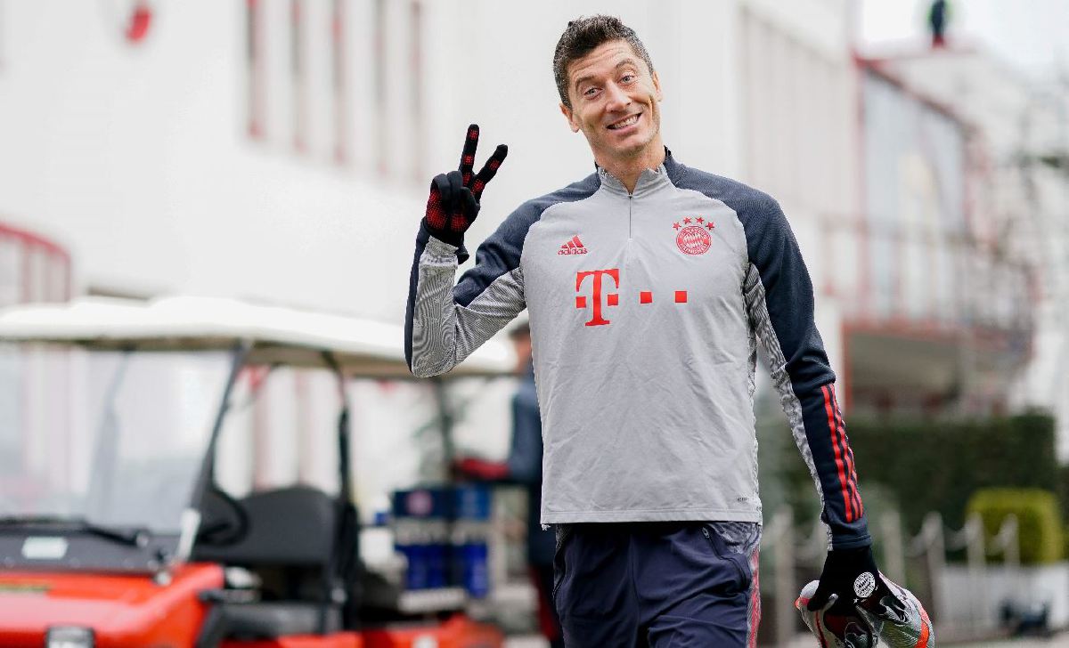 LEWANDOWSKI cemerlang bersama Bayern. FOTO AFP 