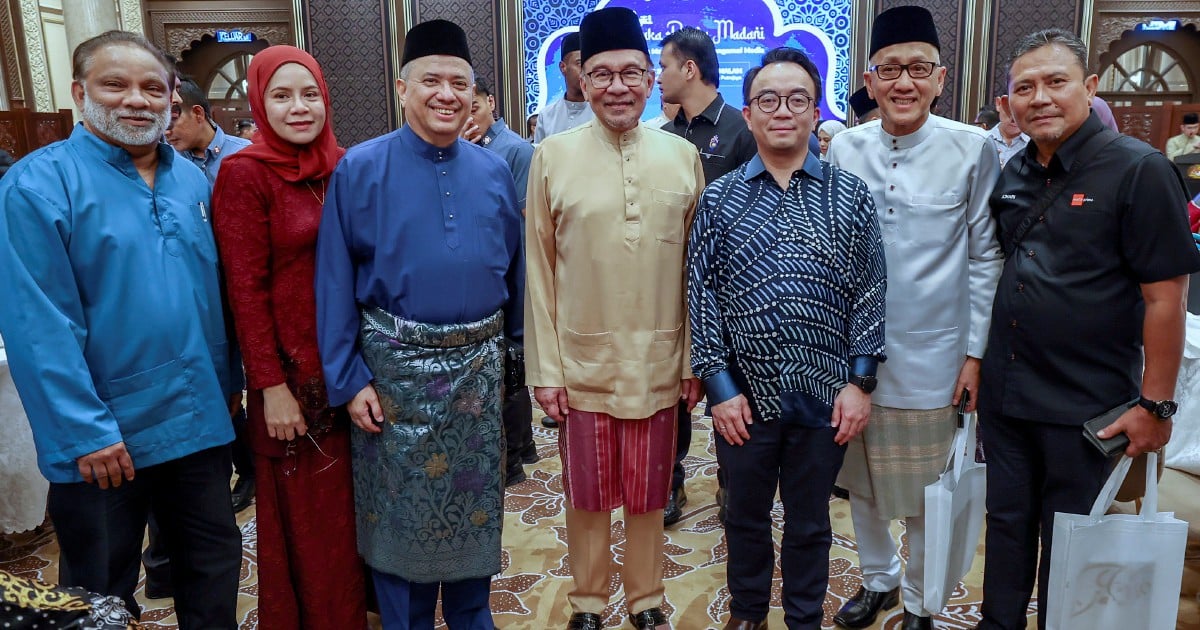 Pengamal media main peranan penting beri pandangan, ulasan – PM Anwar