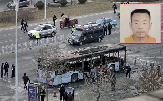 Keadaan bas yang tinggal rangka selepas terbakar menyebabkan 14 mati di Yinchuan, China. Gambar kecil, Ma Yongping, yang disyaki memulakan kebakaran itu. - Foto Reuters/SCM