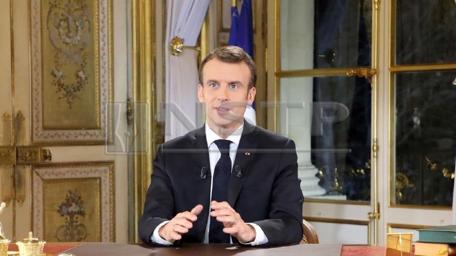 Macron umum langkah kewangan baru. FOTO AFP