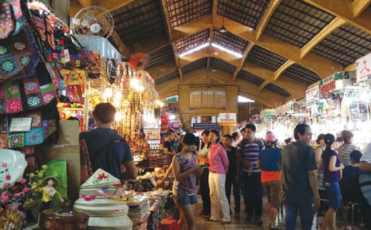 SUASANA sibuk dalam Pasar Ben Thanh.