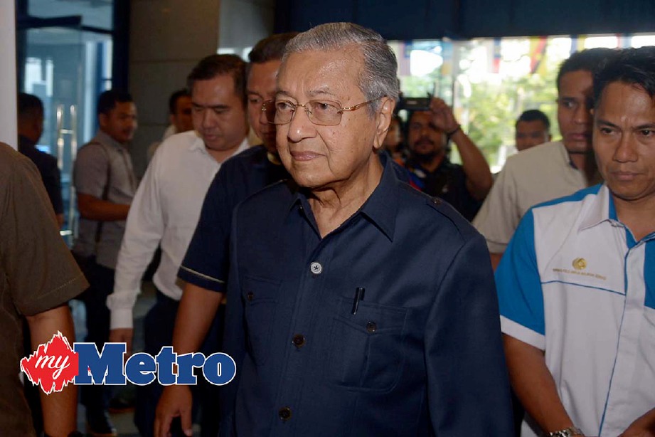 TUN Dr. Mahathir hadir pada mesyuarat tertutup di Menara Yayasan Selangor, Petaling Jaya. -Foto AIZUDDIN SAAD