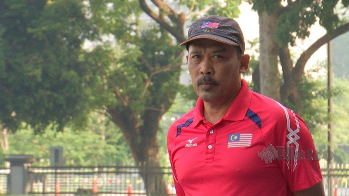 Ketua jurulatih skuad olahraga kebangsaan Mohd Manshahar, isteri dan anak lelakinya disahkan positif Covid-19 pada Sabtu lalu.