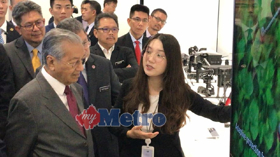 Dr Mahathir ketika melawat DJI