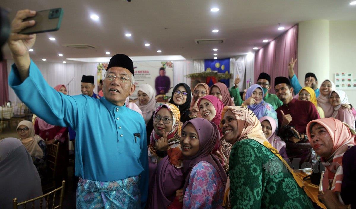 Mahdzir Khalid ketika sidang media pada Majlis Ramah Mesra Aidilfitri, KEMAS Negeri Pahang. FOTO FARIZUL HAFIZ AWANG