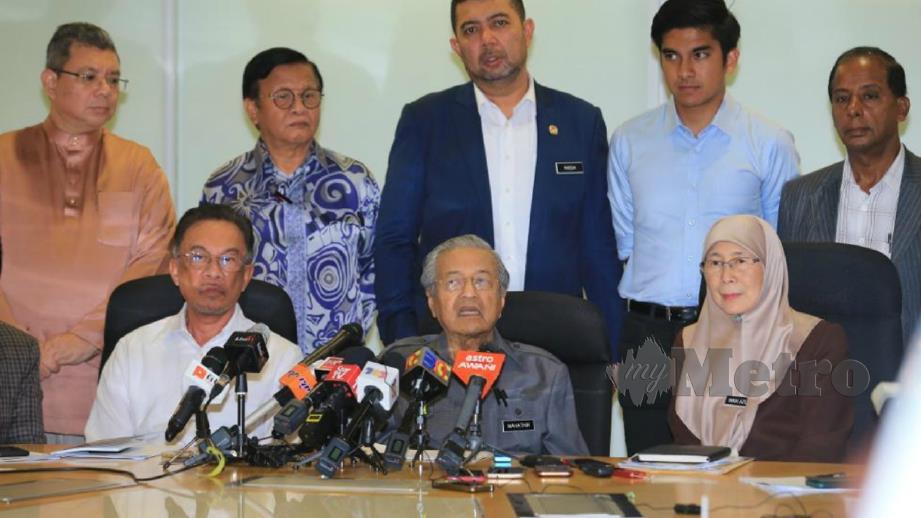 Tun Dr Mahathir pada sidang media selepas Mesyuarat Majlis Presiden Pakatan Harapan hari ini. FOTO Mohd Yusni Ariffin