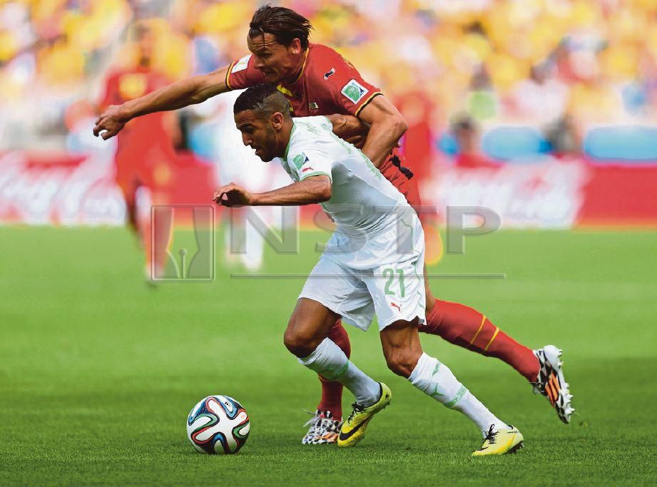 MAHREZ (depan) ledak dua gol bantu Algeria benam Togo. FOTO/AGENSI 