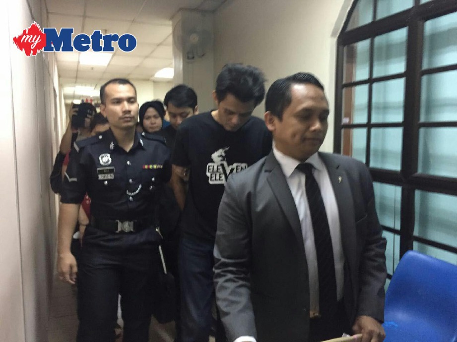 Majikan berusia 36 tahun dihadapkan ke Mahkamah Majistret Johor Bahru hari ini atas pertuduhan mendatangkan kecederaan terhadap pekerja lelaki berusia 21 tahun.