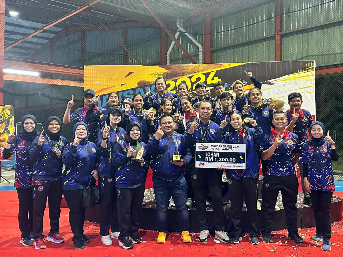 PASUKAN MAKSWIP bergelar juara Kejohanan Futsal Majlis Kebajikan Dan Sukan Anggota-Anggota Kerajaan (MAKSAK) selepas menumpaskan wakil dari Sabah 1-0. FOTO MAKSWIP