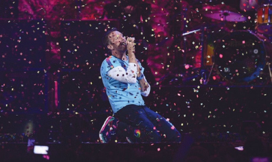PENYANYI Coldplay, Chris Martin berduet dengan ‘suara’ George Michael.