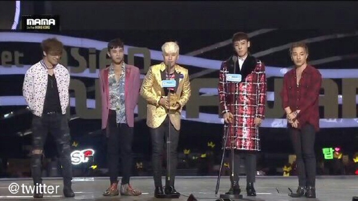 Kump BigBang menang besar di Anugerah Muzik Asia Mnet (MAMA) 2015 di Asia-World Expo di Hong Kong, malam tadi. - Foto Twitter