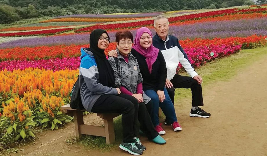 AISHA Rosheila bersama ibu dan ayah angkatnya melawat Taman Yakurai di Kamimachi, Sendai, Jepun.