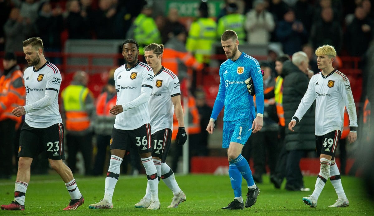 REAKSI kecewa barisan pemain United selepas tamat perlawanan. FOTO EPA