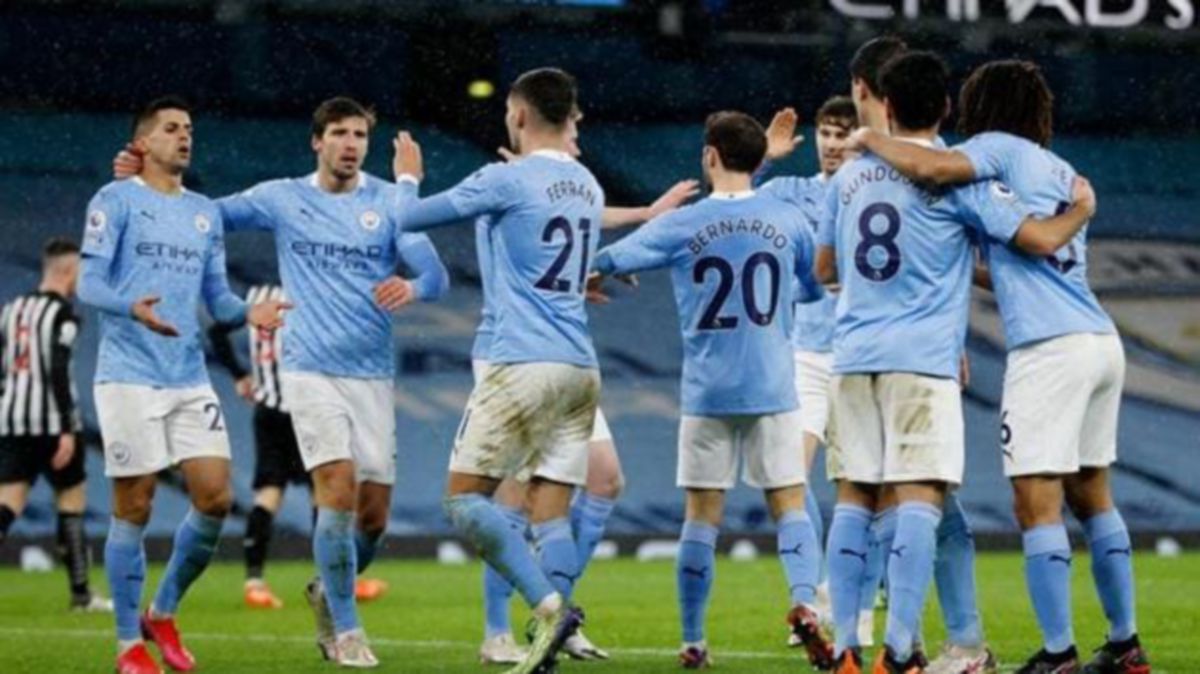 Pemain Man City meraikan kejayaan menjaringkan gol dalam aksi Liga Perdana Inggeris. FOTO Agensi