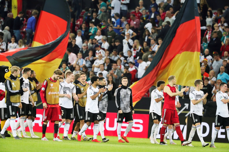 PERMAIN Jerman meraikan kegembiraan selepas menewaskan Estonia 8-0 awal pagi tadi. FOTO EPA