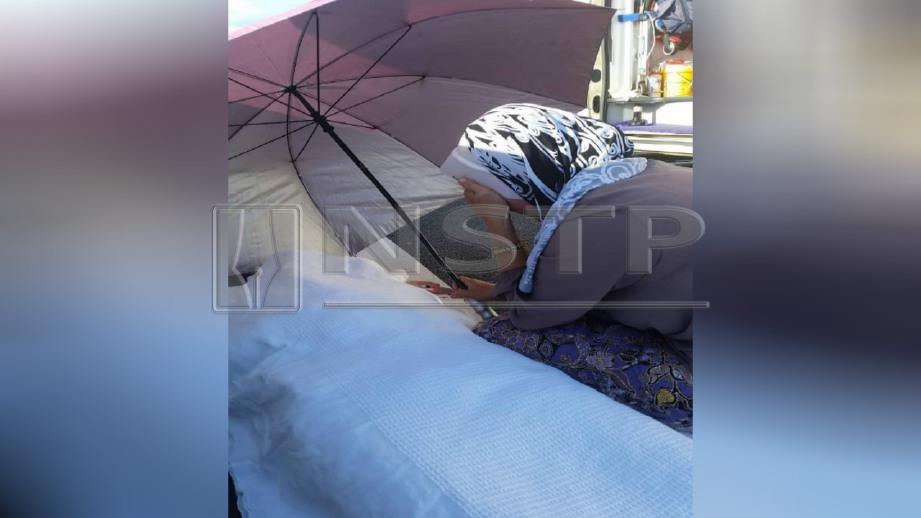 KEADAAN jenazah mangsa yang maut dalam kemalangan di Lebuhraya Kota Bharu-Kuala Krai, dekat Perol, Kota Bharu, semalam. FOTO Ihsan Pembaca