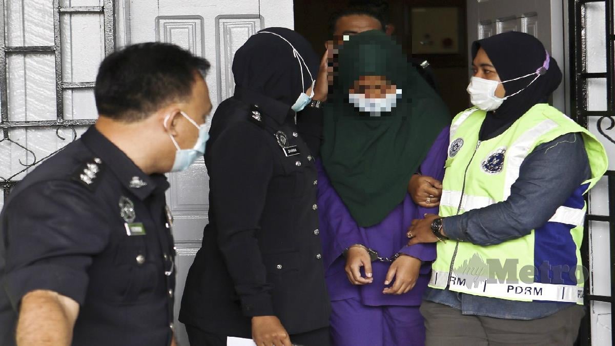 SUSPEK yang dipercayai terbabit dalam pembunuhan Siti Nur Surya Ismail, 19, direman di Mahkamah Majistret Marang FOTO GHAZALI KORI