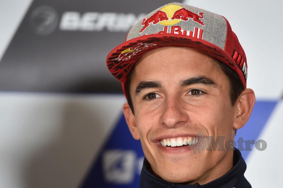 MARQUEZ melayan soalan wartawan pada sidang media di Le Mans, semalam. — FOTO AFP