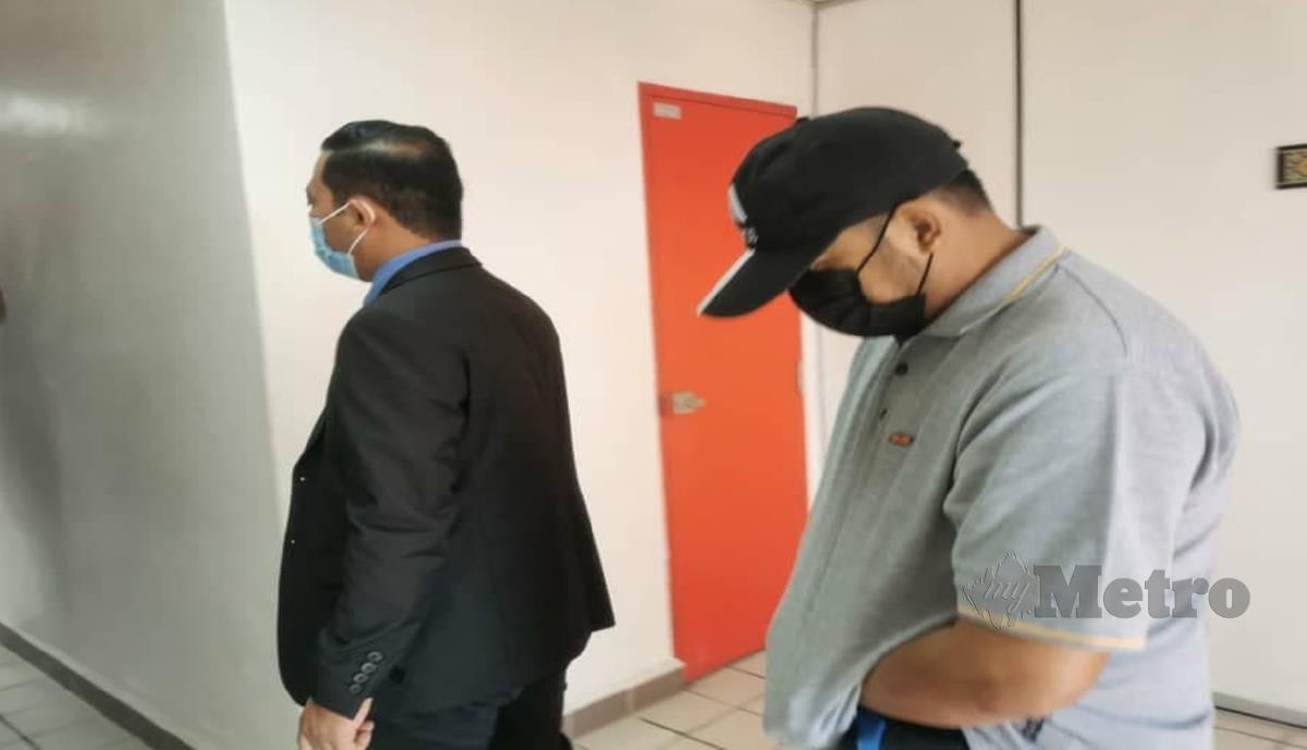 MOHD Saiful ketika hadir di Mahkamah Sesyen Kuala Terengganu hari ini. FOTO Zatul Iffah Zolkiply.