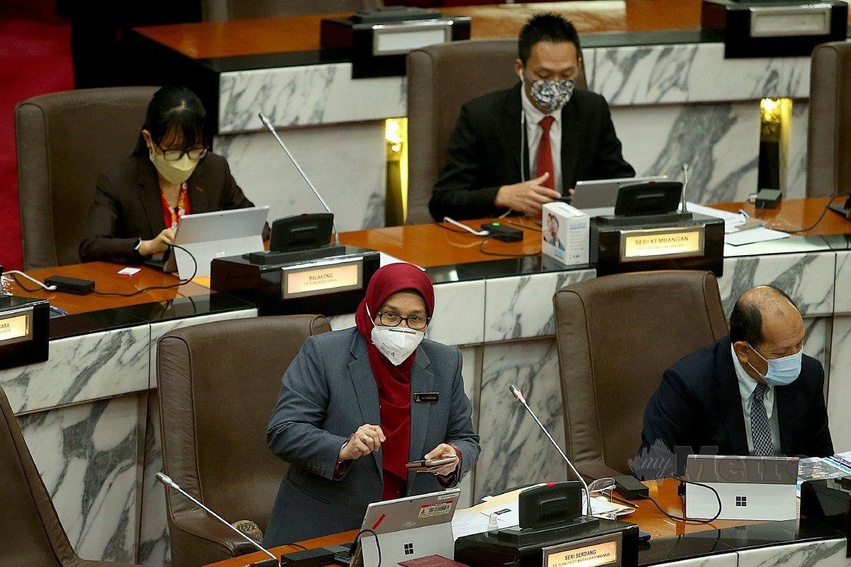 DR Siti Mariah ketika berucap pada Persidangan Penggal Keempat DUN Selangor Ke-14 di Bangunan Dewan Negeri Selangor, Shah Alam. FOTO Faiz Anuar  